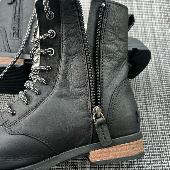 Sorel Emelie Short Lace Cozy Waterproof Boot Black Size 8 Great Condition - Picture 15 of 15